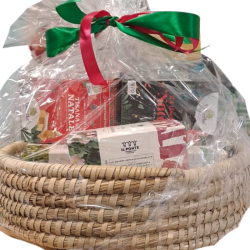 Cesto tondo artigianale in kaisa e foglia di palma con 8 tisane bio assortite